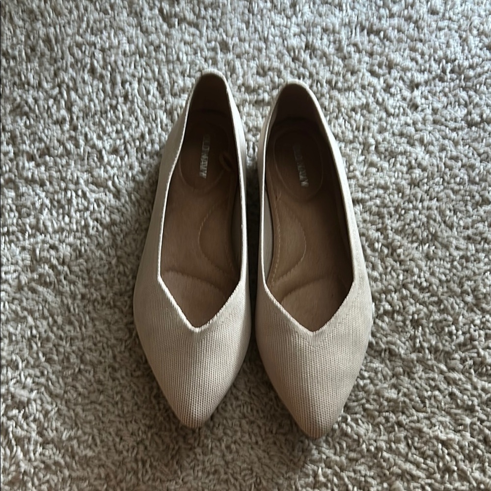 Old Navy Cream Pointed-Toe Flats